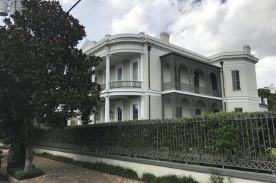 New Orleans City and Cemetery 2-Hour Bus Tour - Garden District Mansions and Celebrity Name-Drops Near St. Charles Avenue