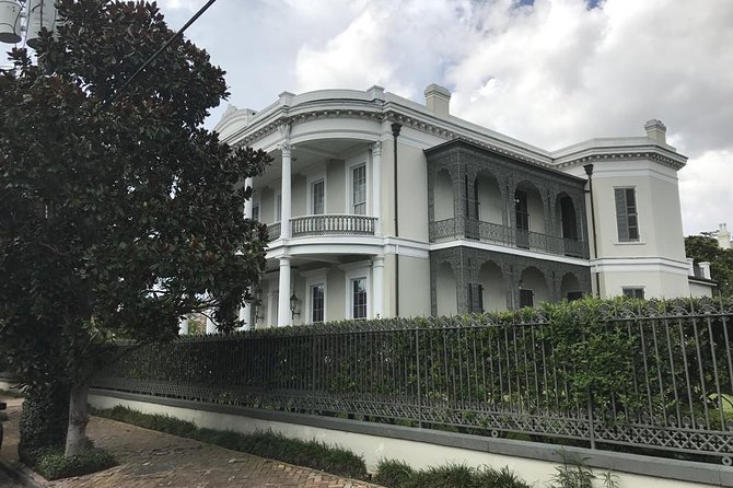 New Orleans City and Cemetery 2-Hour Bus Tour - Garden District Mansions and Celebrity Name-Drops Near St. Charles Avenue
