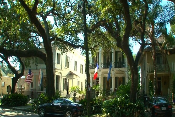 New Orleans City and Cemetery Bus Tour - A Fast New Orleans Primer on One Bus Ride