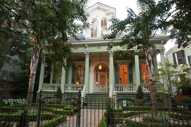 New Orleans City Sightseeing Hop-On Hop-Off Bus Tour - French Market colonnade and flea finds at Stop 2
