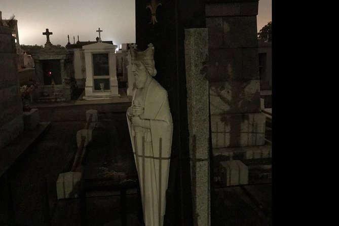 New Orleans Dead of Night Ghosts and Cemetery Bus Tour - Photo tips for ghost stories: what to do before the lights go out