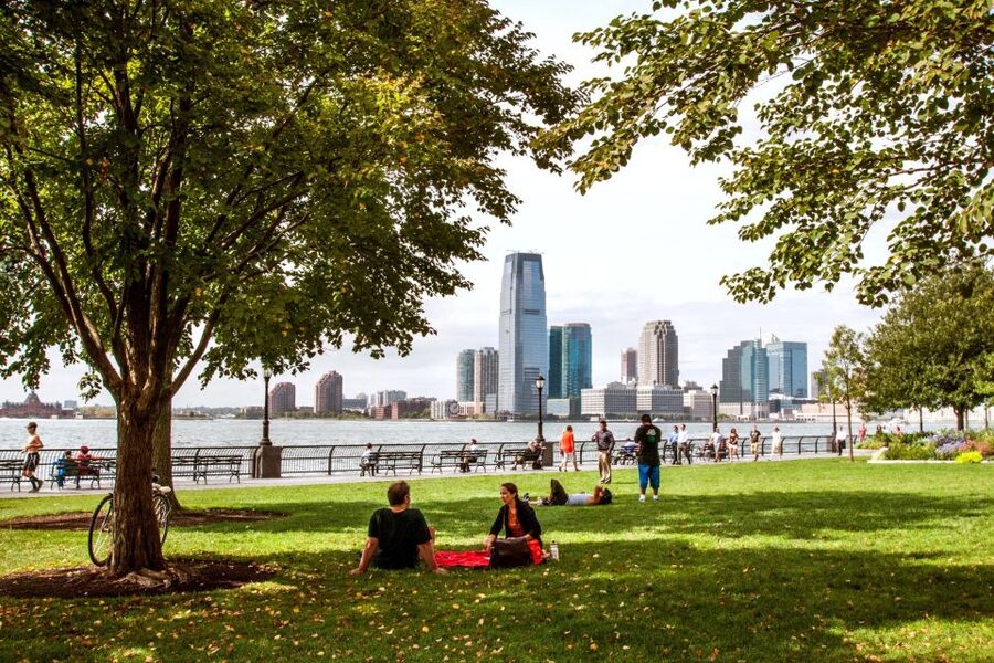 New York City: Bus Tour from Manhattan - Wall Street and Battery Park: the money district, then the water view