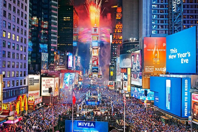 New York City Holiday Lights Tour - Why NYC Night Lights Work Better Than Daylight