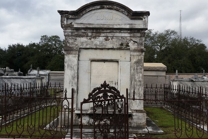 Night Cemetery Insiders Bus Tour in New Orleans - What to Wear and Bring for a Night Cemetery Visit