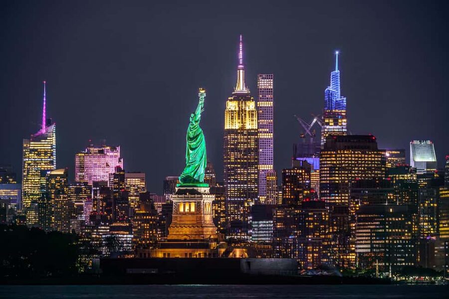 NYC at Night: 3-Hour Luxury Bus Tour of Top Highlights - Quick hits before you board