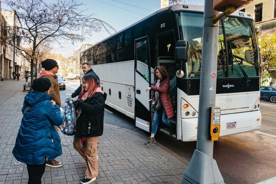 NYC: Brooklyn, Bronx, Queens Sightseeing Bus Tour - Meeting point at 8th Avenue and 51st: how to start smoothly