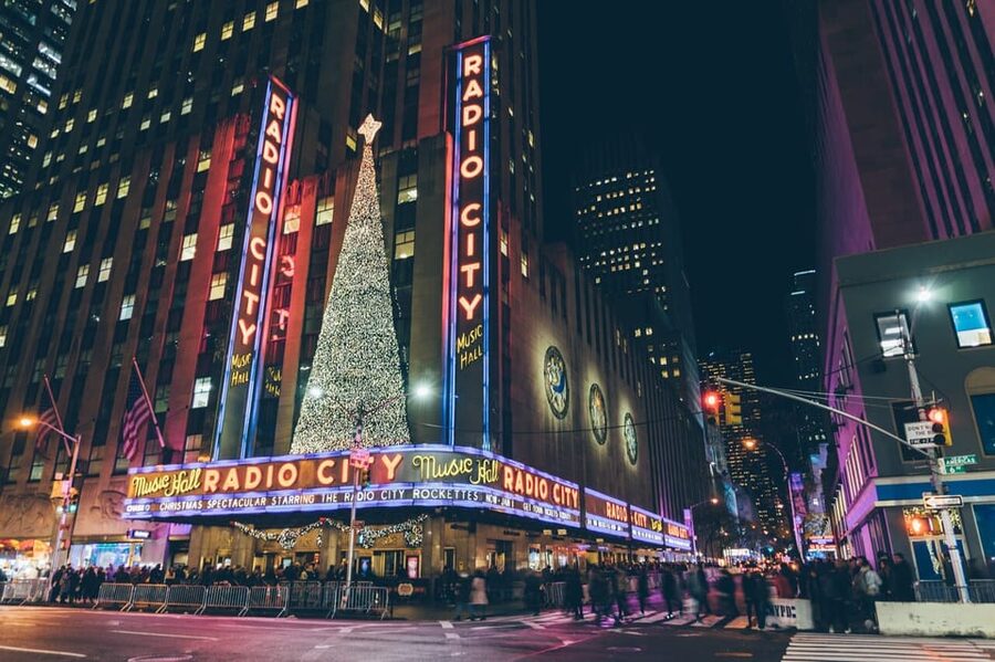 NYC: Dyker Heights and NYC Holiday Lights Luxury Bus Tour - Key things I’d circle before you go