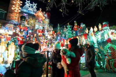NYC: Dyker Heights and NYC Holiday Lights Luxury Bus Tour - Chelsea and the Meatpacking District: setting the mood fast
