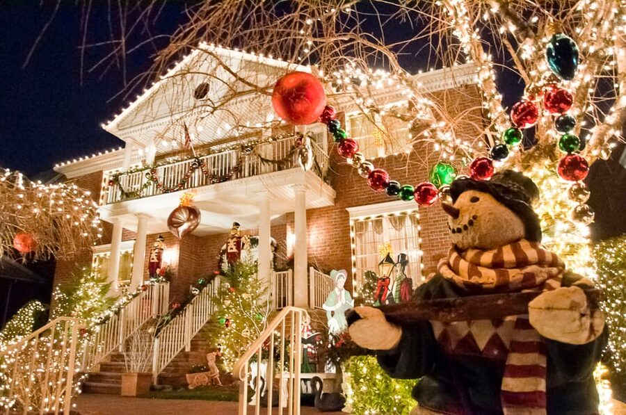 NYC: Dyker Heights and NYC Holiday Lights Luxury Bus Tour - The core show: Dyker Heights Christmas Lights in one focused hour