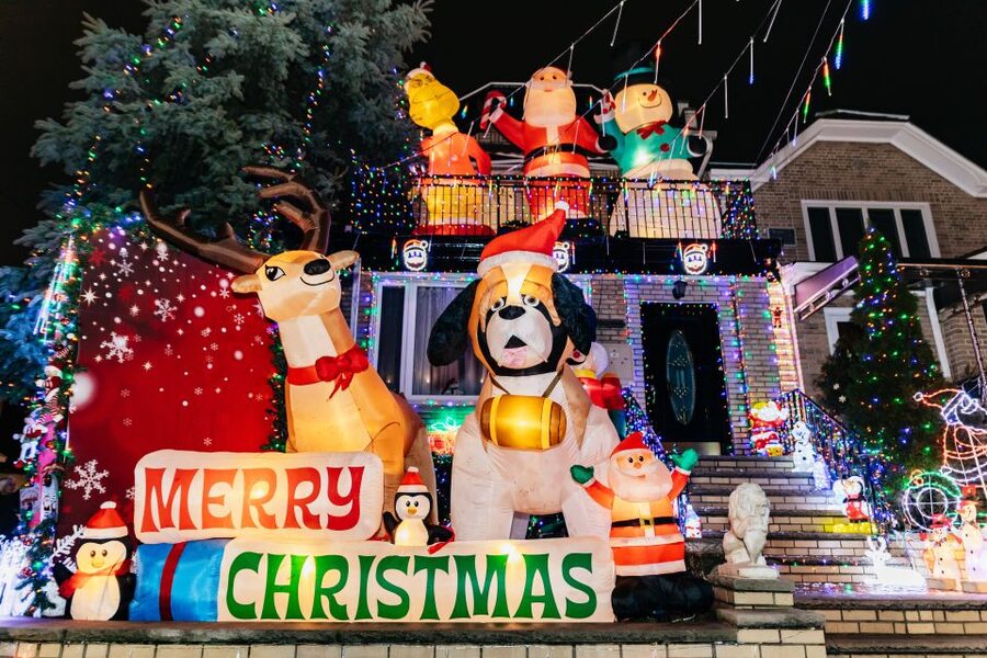 NYC: Dyker Heights Christmas Lights & Skyline View Bus Tour - The bus ride: stories, routing, and why it feels more than transportation
