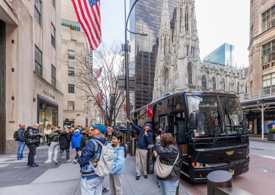 NYC: Half-Day Luxury Bus Tour of Top Highlights - Rockefeller Center Photo Stop: Quick, Organized, and Photo-Friendly