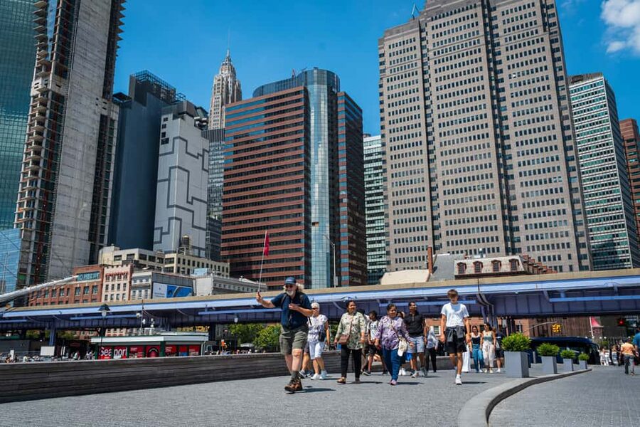 NYC: Half-Day Luxury Bus Tour of Top Highlights - SoHo, Chinatown, and the Financial District: Neighborhood Switches by the Minute