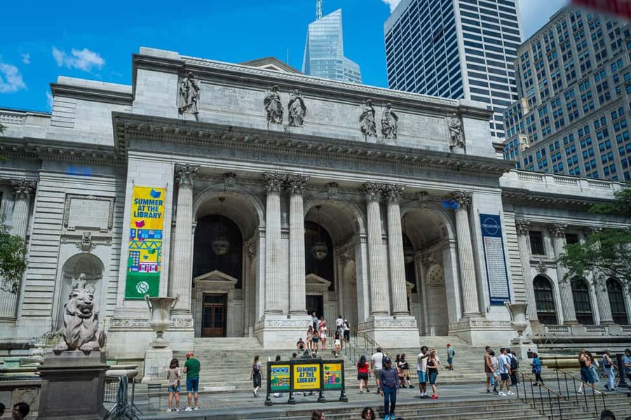NYC: Half-Day Luxury Bus Tour of Top Highlights - Charging Bull and the 9/11 Memorial: Short Stop, Serious Tone