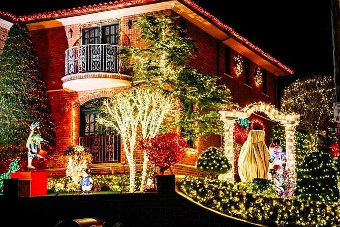 NYC Holiday Lights and Dyker Heights Luxury Bus Tour - Rockefeller Center Finale: Tree and Skating Rink Energy