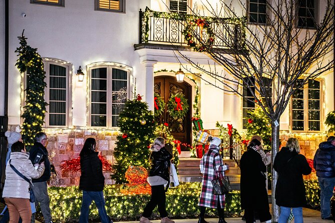 NYC: Holiday Lights and Dyker Heights Luxury Bus Tour - Luxury Bus Comfort and Live Commentary From Manhattan to Brooklyn
