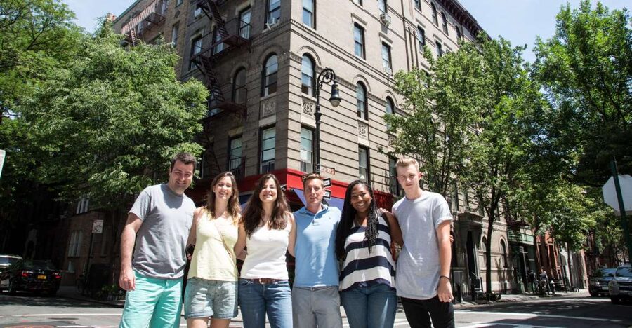 NYC TV & Movie Locations Bus Tour – Friends, Seinfeld & More - Which shows and movies show up on this route