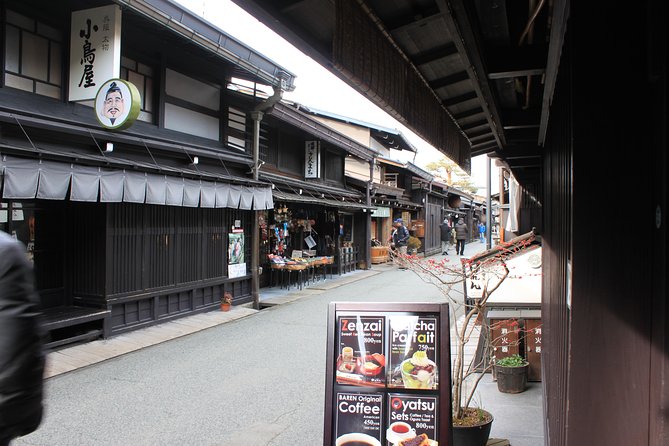 [One-day bus tour departing from Kanazawa Station] Shirakawa-go/Takayama tour platinum route bus tour - Lunch in Hida: included, local, and timed to protect your Takayama window