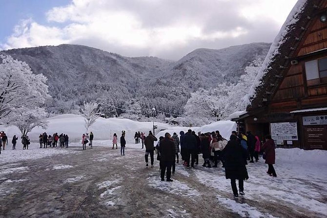 [One-day bus tour departing from Kanazawa Station] Shirakawa-go/Takayama tour platinum route bus tour - Hida Takayama free walk: where you choose the pace