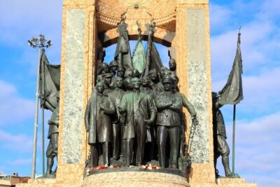 Open-Top Hop-on Hop-off Sightseeing Bus Tour in Istanbul - Eminönü: The Spice Bazaar and Grand Bazaar area without the map headache