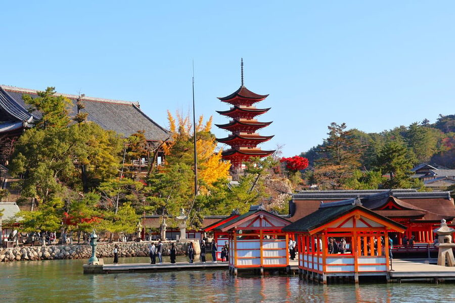 Osaka/Kyoto: Hiroshima Miyajima Bus Tour & Shinkansen Ticket - The Peace Museum hour: how to make the most of limited time