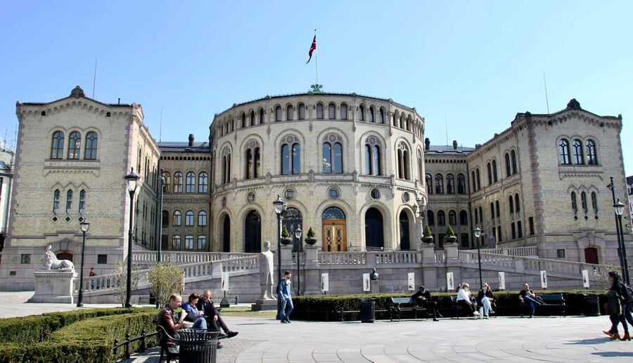 Oslo: 24 or 48-Hour Hop-On Hop-Off Sightseeing Bus Ticket - Audio guide, Wi‑Fi, and headphones: the onboard experience in real life