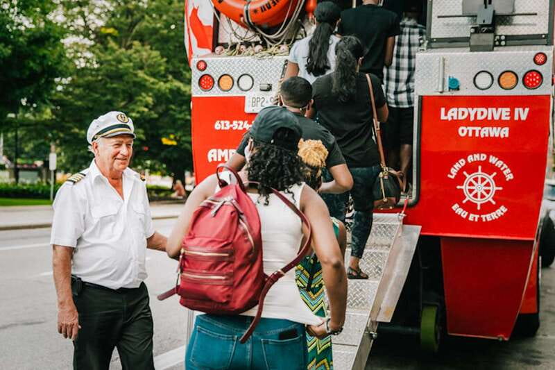 Ottawa: Hop-On Hop-Off Guided City Tour Pass - Languages: Live French/English and Multi-Language Audio Backup