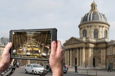 Paris: Audio-Guided Bus Tour & Seine River Cruise - The 1.5-hour coach loop: luxury bus, host narration, and tablet-style extras