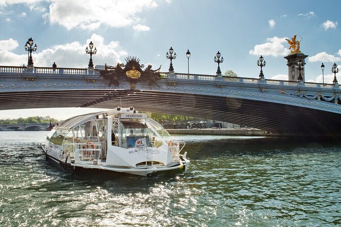 Paris: Batobus Hop-On Hop-Off Cruise & Landmarks Audio Tour - Comfort and boat rules that can affect your day