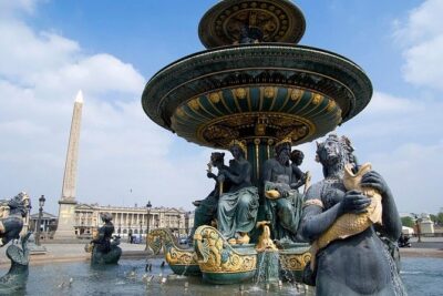 Paris Highlights Immersive Coach Tour - Getting on the coach: where the tour actually starts