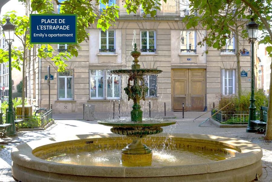 Paris: Hop-on with Emily walking tour and bus tour - The Blue Line route: what each major stop adds to your Paris day