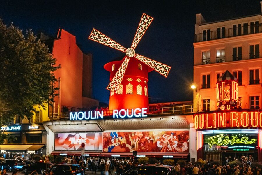 Paris: Night Bus Tour with Audioguide - Champs-Élysées and Arc de Triomphe: when the boulevard looks like a stage set