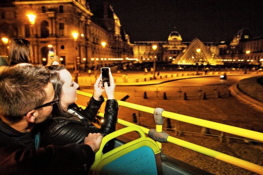Paris: Tootbus Open-Top Christmas Bus Tour - Christmas audio in 10 languages: better than guessing