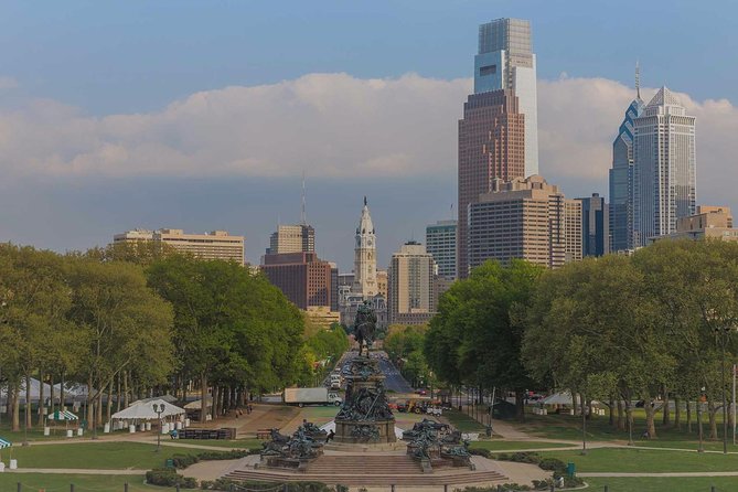 Philadelphia Hop-On Hop-Off City Tour - Constitution Center and Downtown Arch Street: Where the Stories Turn