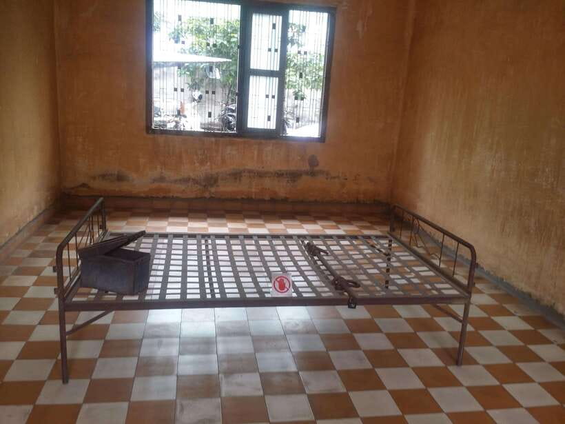 Phnom Penh: Killing Fields and Prison S21 Bus Tour - Price and logistics: what you really pay