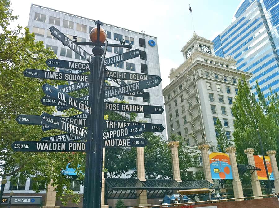 Portland, Oregon: Pink Trolley Hop-On Hop-Off Tour - Getting on: Gray Line Portland and how the day flows
