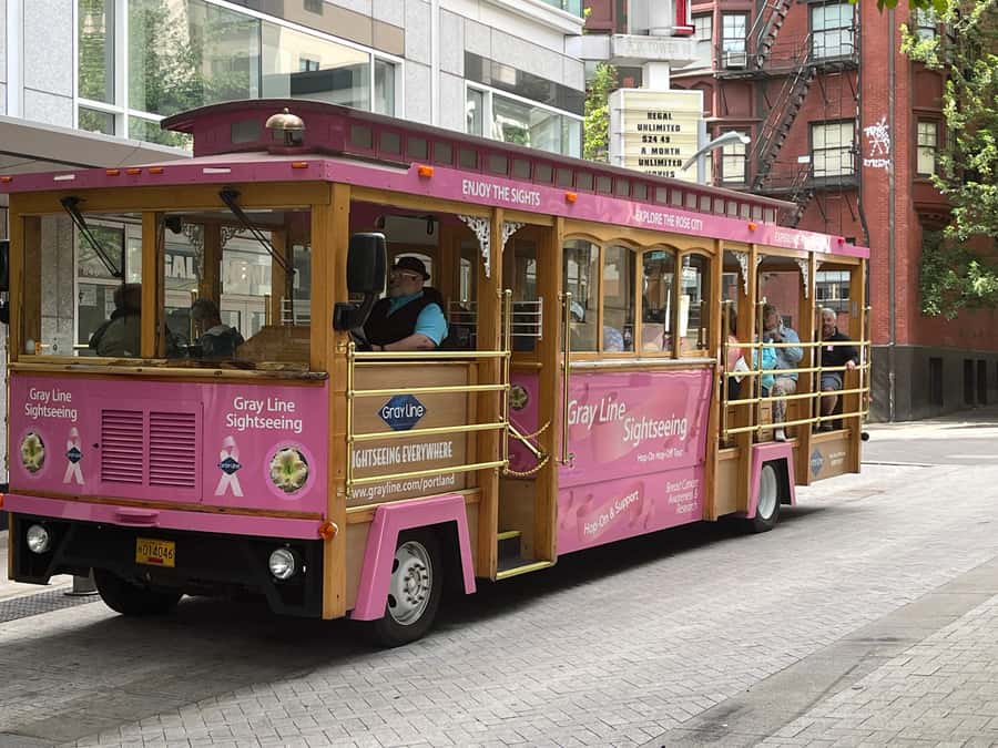 Portland, Oregon: Pink Trolley Hop-On Hop-Off Tour - Shuttles to the Zoo/World Forestry Center and Hoyt Arboretum