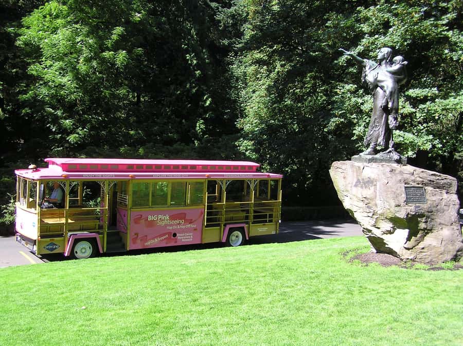 Portland, Oregon: Pink Trolley Hop-On Hop-Off Tour - Price and ticket value: what $32 really buys