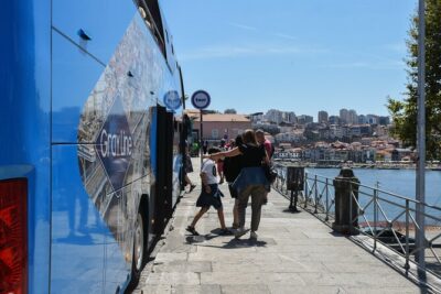 Porto Hop On Hop Off Bus Tour with Wine tasting & Night tour - Day route stop-by-stop: from Batalha Square to the Atlantic edge