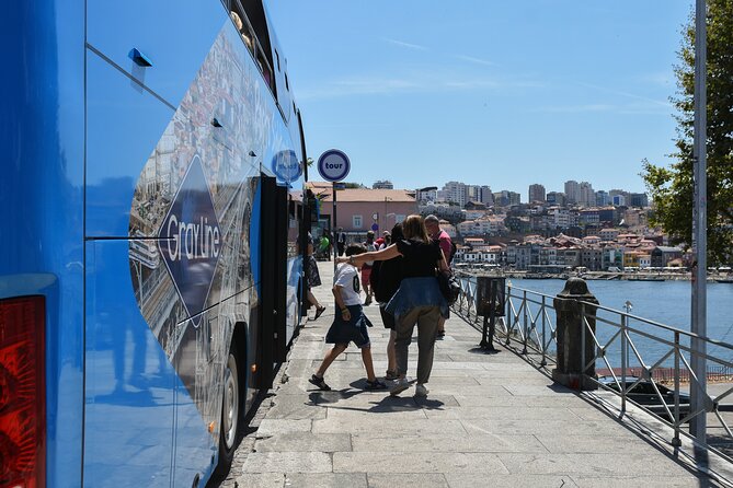 Porto Hop On Hop Off Bus Tour with Wine tasting & Night tour - Day route stop-by-stop: from Batalha Square to the Atlantic edge
