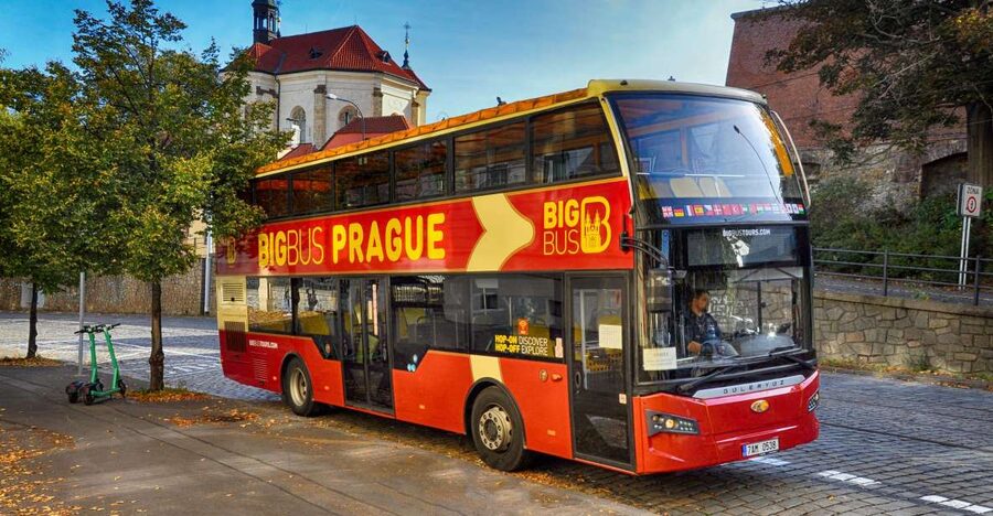 Prague: Big Bus Hop-on Hop-off, Castle Tour and River Cruise - Red vs Green: how to choose the route you actually need