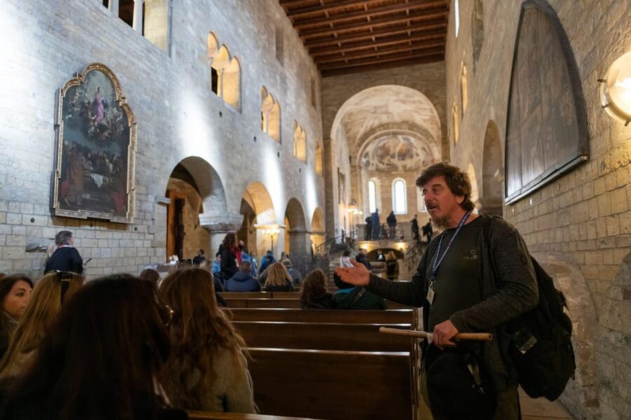 Prague Castle Interiors, Bus Tour and Vltava River Cruise - Golden Lane: tiny houses, crafts, and the tour’s end at Zlatá ulička