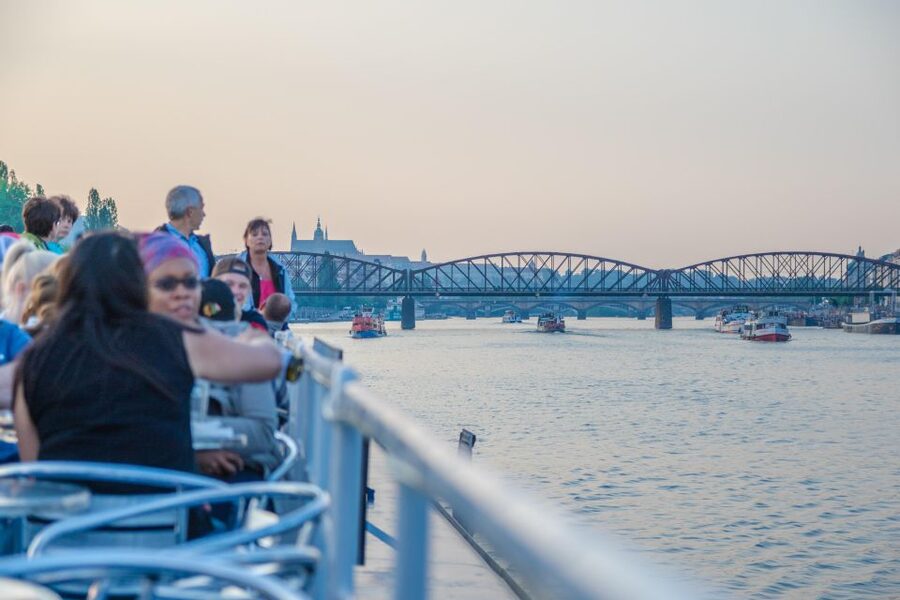 Prague Castle Interiors, Bus Tour and Vltava River Cruise - Optional Vltava river cruise: getting your timing right and what to expect