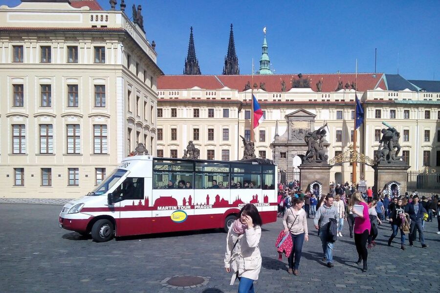 Prague: Historic City Center Bus Tour with Top Sights - Old Town: From the Astronomical Clock Area to the Municipal House