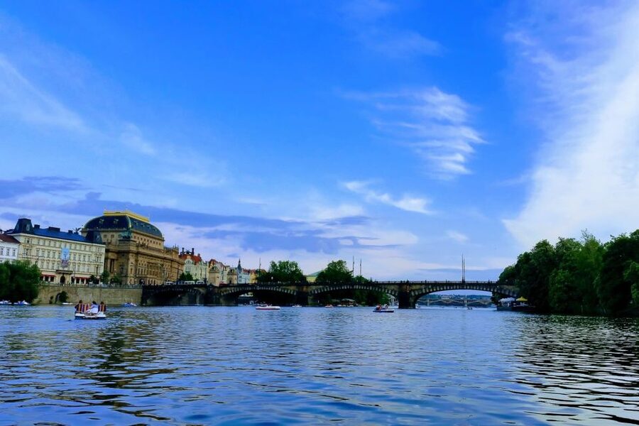 Prague: Historic City Center Bus Tour with Top Sights - Josefov (Jewish Quarter): Synagogues and Gothic Landmark Views