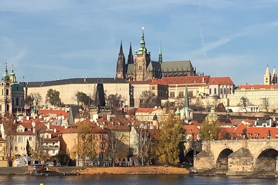 Prague: Historic City Center Bus Tour with Top Sights - Prague Castle District Break: 30–40 Minutes for Photos and a Light Stroll
