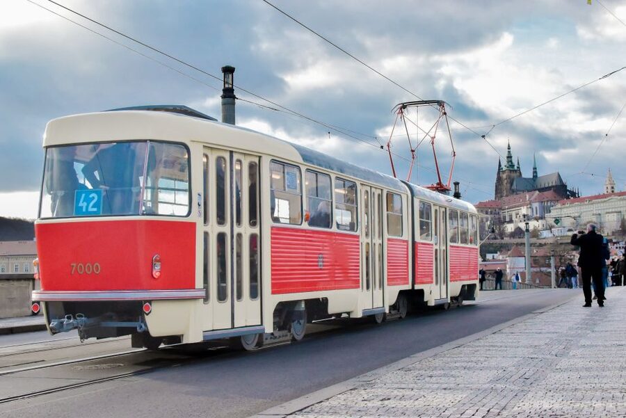 Prague: Hop-on Hop-Off Historical Tram Ticket for Line 42 - Timing that can trip you up: 9:30–17:30, 30-minute departures, and the Dlabačov break