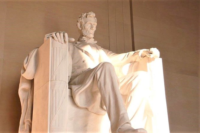 Presidential DC: Capitol Hill + DC Bus Tour, US Capitol Entry - Lincoln to the war memorials: what to focus on in 15–20 minutes