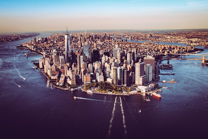 Private Luxury Tour of NYC With Transportation - A 6-hour private NYC highlights loop with ferry views