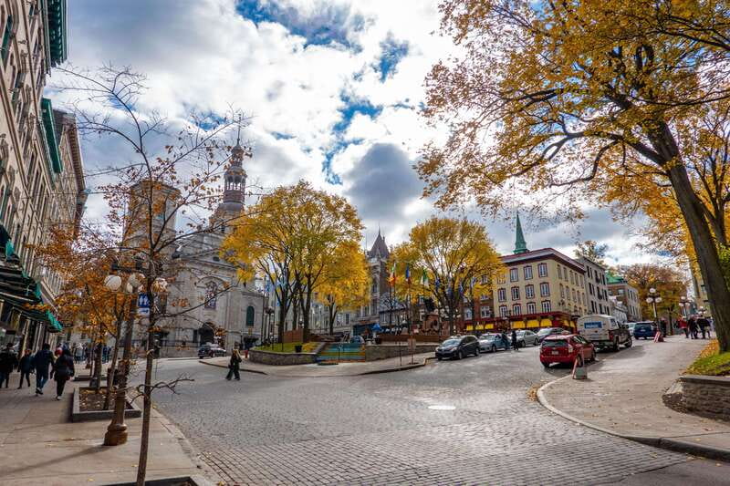 Quebec City: Old Town and Montmorency Falls Bus Tour - The guide’s colonial costume isn’t just for show