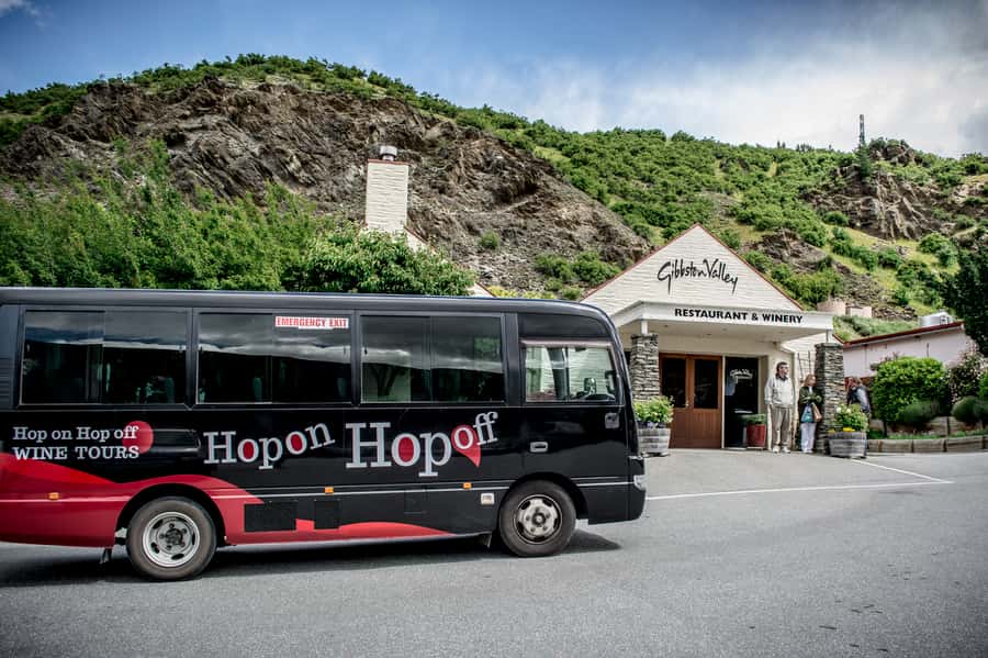 Queenstown & Gibbston Valley: Hop-On Hop-Off Wine Tours - Arrowtown: gold-rush streets and wine-friendly breaks